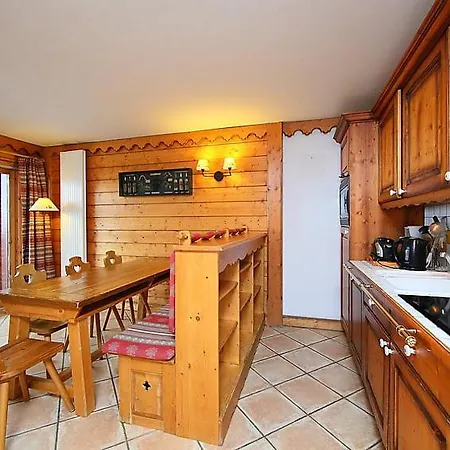 Sleeps 8 Wifi Apartment
