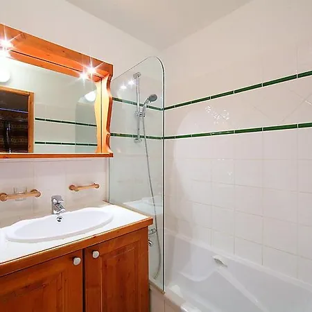 Sleeps 8 Wifi Apartment